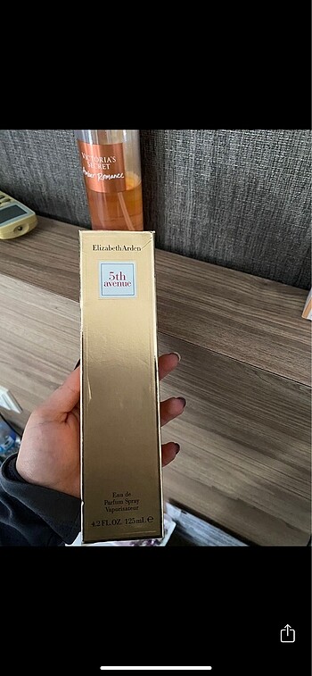 Beden Elizabeth arden 5th avenue parfüm