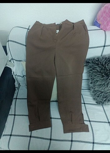 Kahverengi paçaları düğmeli kumaş Pantalon 