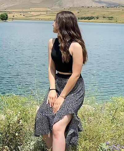 Fırfırlı yırtmaçlı Etek