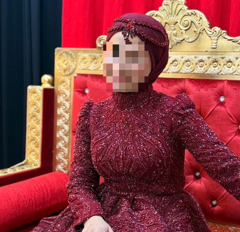 Kırmızı İşlemeli Zincir Detaylı Kadın Vücut Zinciri - Görsel 3