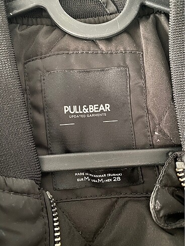 m Beden Pull and Bear Siyah Bomber Ceket