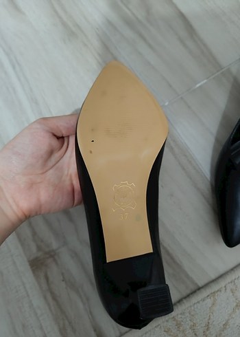 37 Beden Siyah Tokalı Kadın Stiletto
