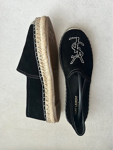 Yves Saint Laurent 38