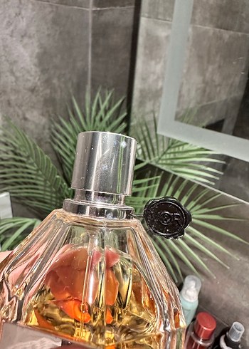 Viktor&Rolf Flowerbomb Kadın Parfümü - Görsel 2