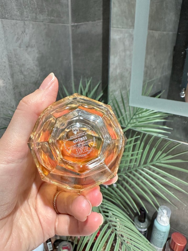 Viktor&Rolf Flowerbomb Kadın Parfümü - Görsel 3