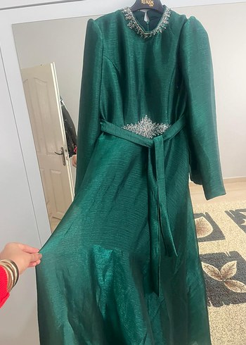 Uzun Kollu Yeşil Nakışlı Abiye Elbise - Görsel 2