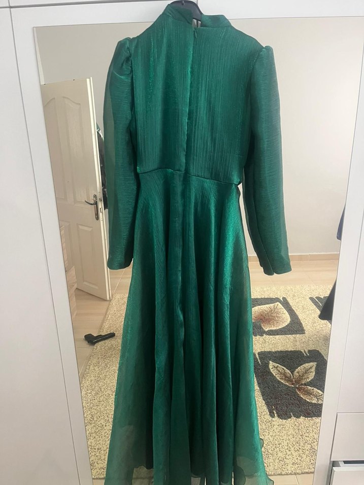 Uzun Kollu Yeşil Nakışlı Abiye Elbise - Görsel 3