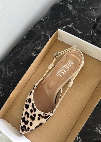 37 Beden Bej Leopar Desenli Kadın Sandalet