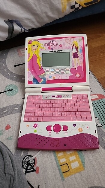 Oyuncak laptop