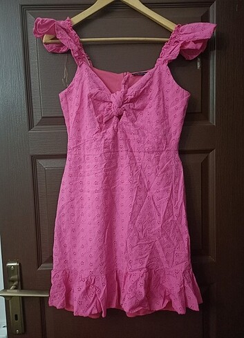 Pembe elbise