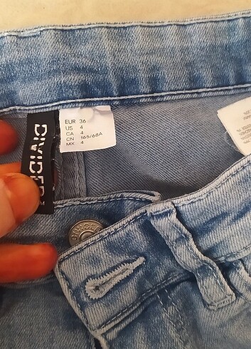 38 Beden mavi Renk Çok güzel bir kot pantolon defa paça