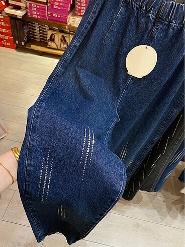 Diğer Paça detaylı taşlı mom jean