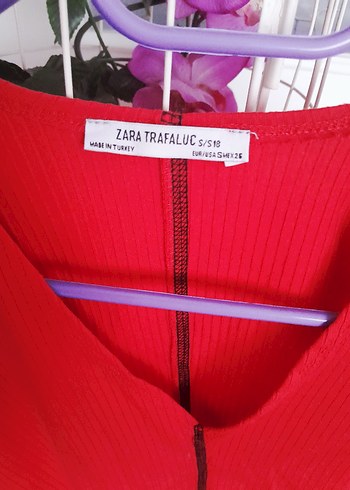 Kısa Kollu Düğmeli Kırmızı V Yaka Kadın Bluz - Görsel 3