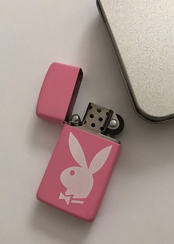 Playboy 2005 pembe slim zippo