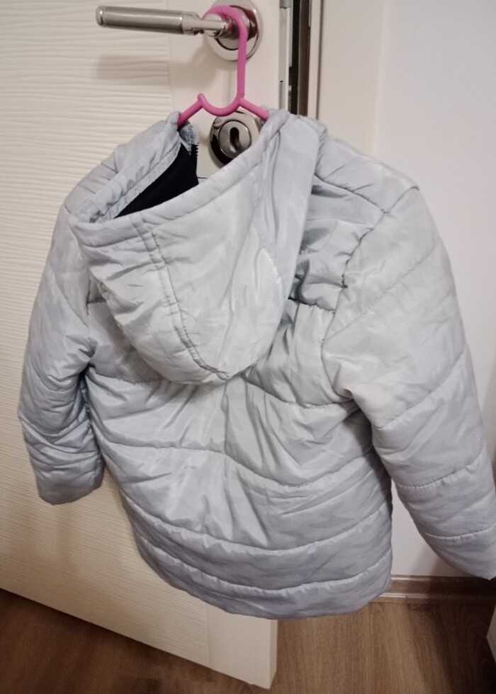 Hiç giyilmemiş çocuk montu - Görsel 2