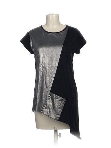 Diğer T-shirt %70 İndirimli.