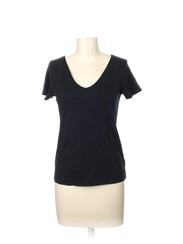 H&M T-shirt %70 İndirimli.