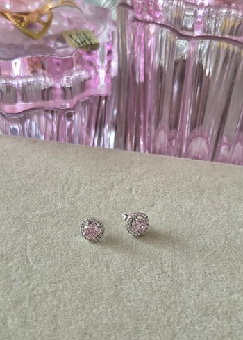 Pembe Mini İşlemeli Payetli Küpe