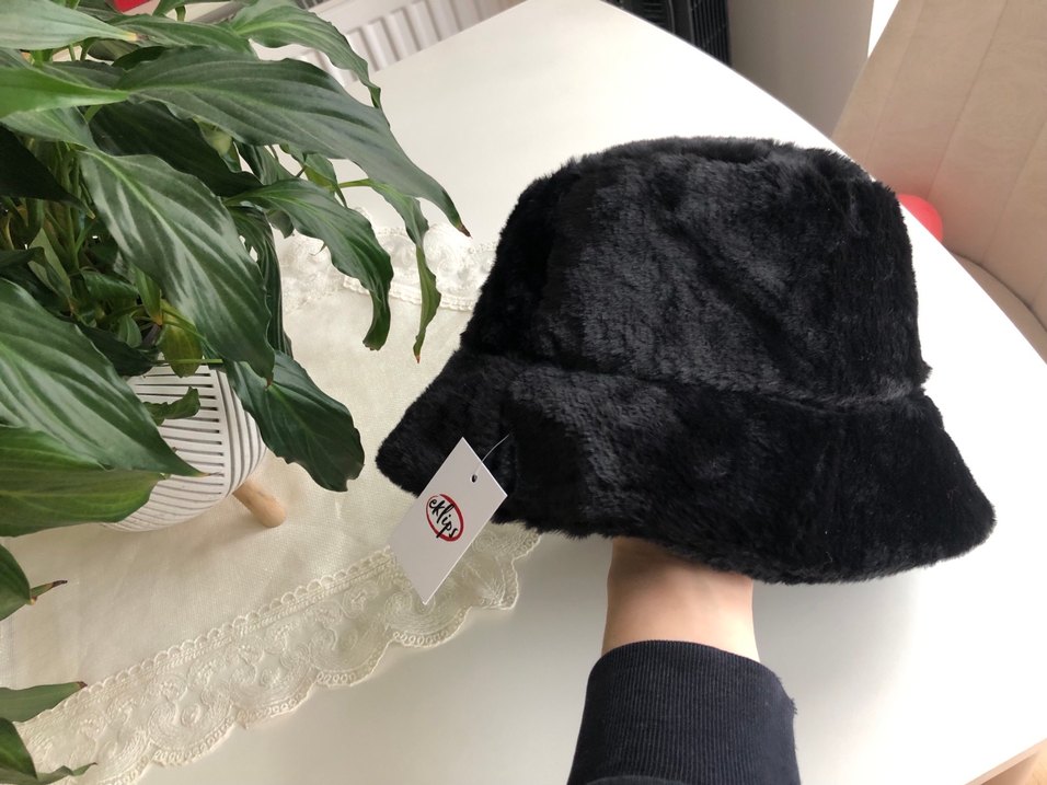 Siyah Kürklü Kadın Şapka - Görsel 2