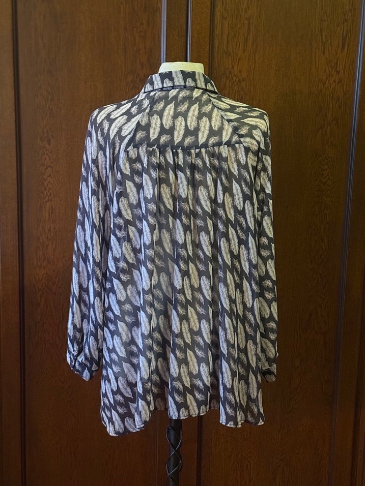 Ellison Marka Desenli Bluz  Düğmeli  Dökümlü Kesim

Çok temiz - Görsel 2