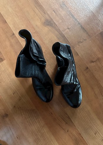 Orijinal Prada siyah deri topuklu bot - Görsel 2