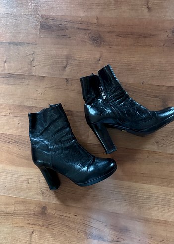 Orijinal Prada siyah deri topuklu bot - Görsel 4