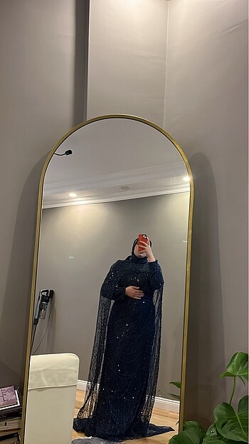 Abiye bir kez giyilmiştir.