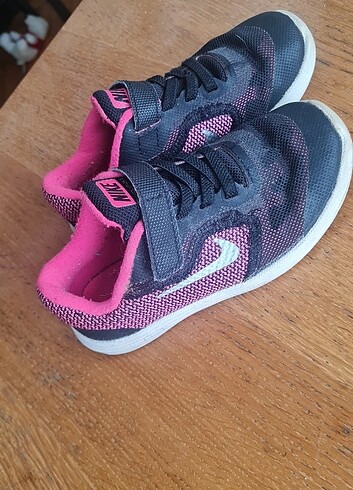 Nike,orjinal, 27 numara ,kız çocuk ayakkabısı. Temiz ,sayılı giy