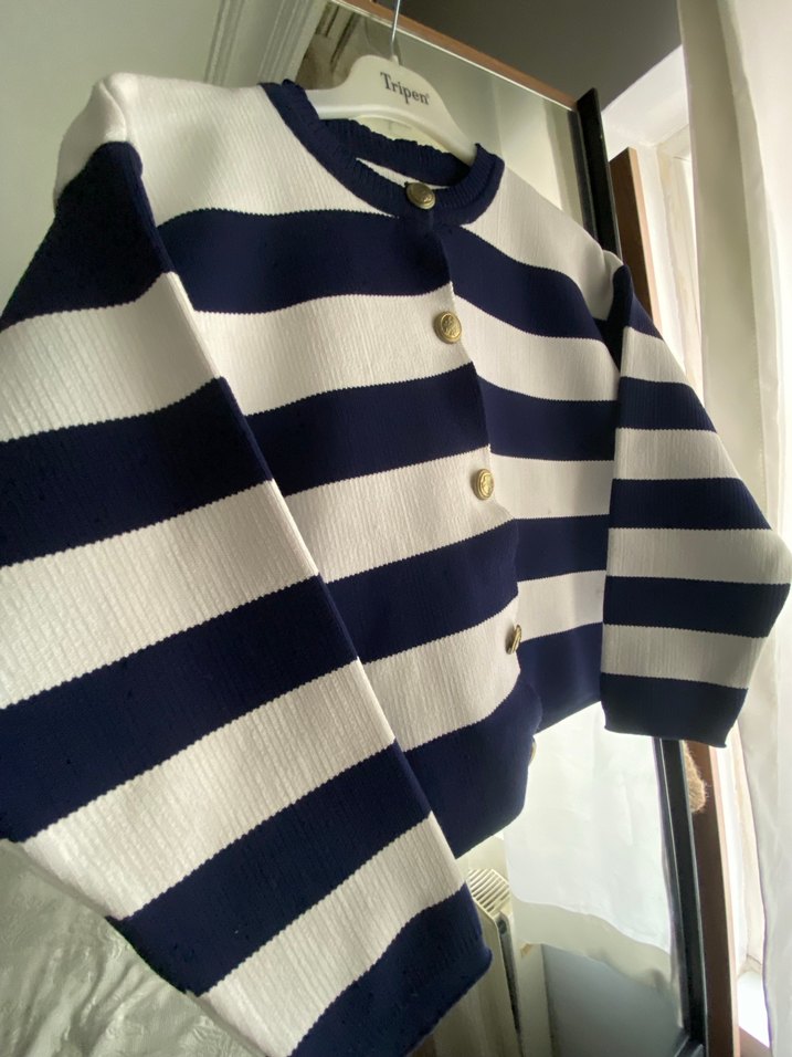 Düğmeli Beyaz Lacivert Çizgili Midi Hırka - Görsel 3