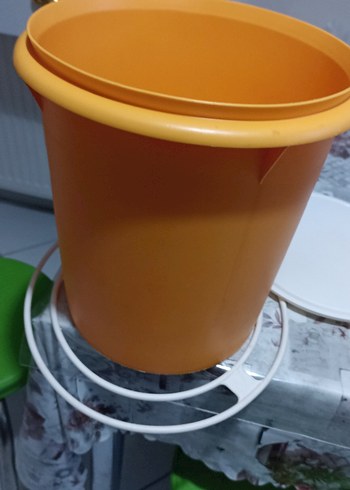 Sarı Tupperware Kapaklı Kova - Görsel 2