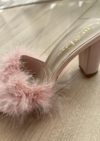 Diğer Pembe Tüylü Stiletto Topuklu Kadın Terlik