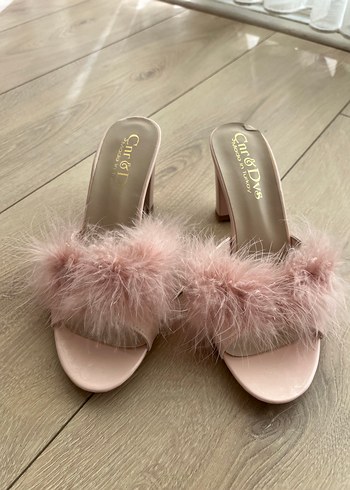 37 Beden Pembe Tüylü Stiletto Topuklu Kadın Terlik