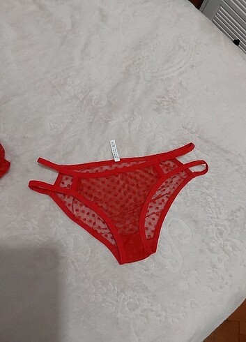 Diğer kırmızı iç çamaşırı takım 85