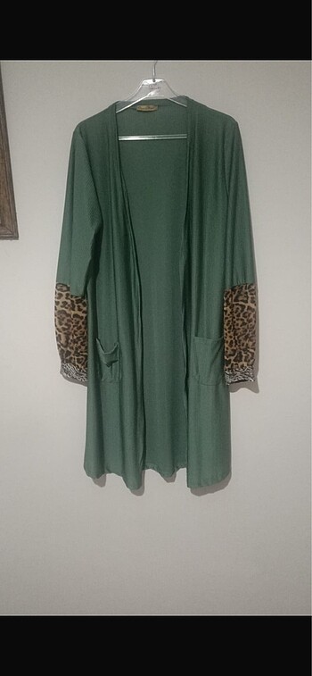 Diğer Kolları leopar desenli hırka