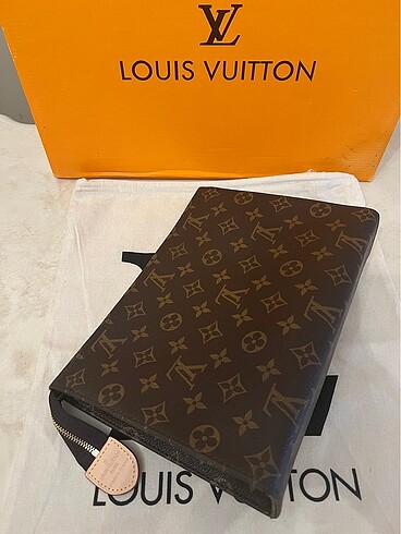  Beden Louis vuitton poche toilette