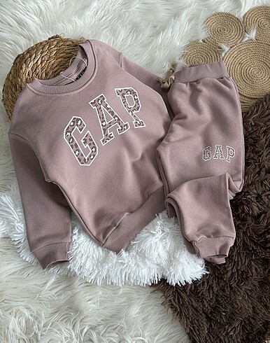 Gap Etiketli yumuşacık takım 6-7 yaş