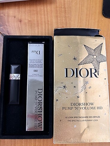 Dior maskara ve kırmızı Ruj bi arada