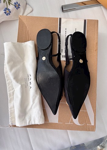 37 Beden Zara Siyah Yılan Desenli Tokalı Stiletto