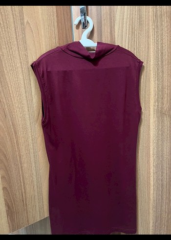 Bordo Yüksek Yakalı Kolsuz Bluz