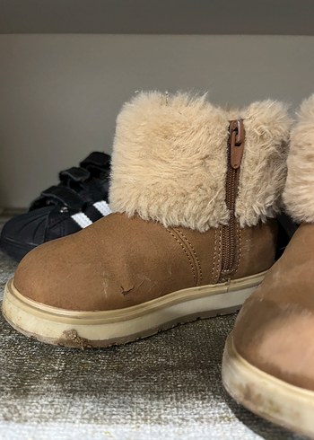Zara Kız Çocuk Bej Süet Kürklü Bot