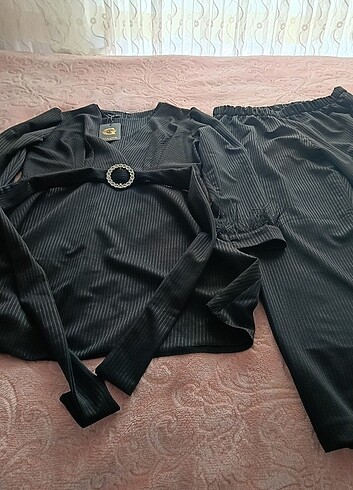 xl Beden Çok şık ikili takım etiketlı