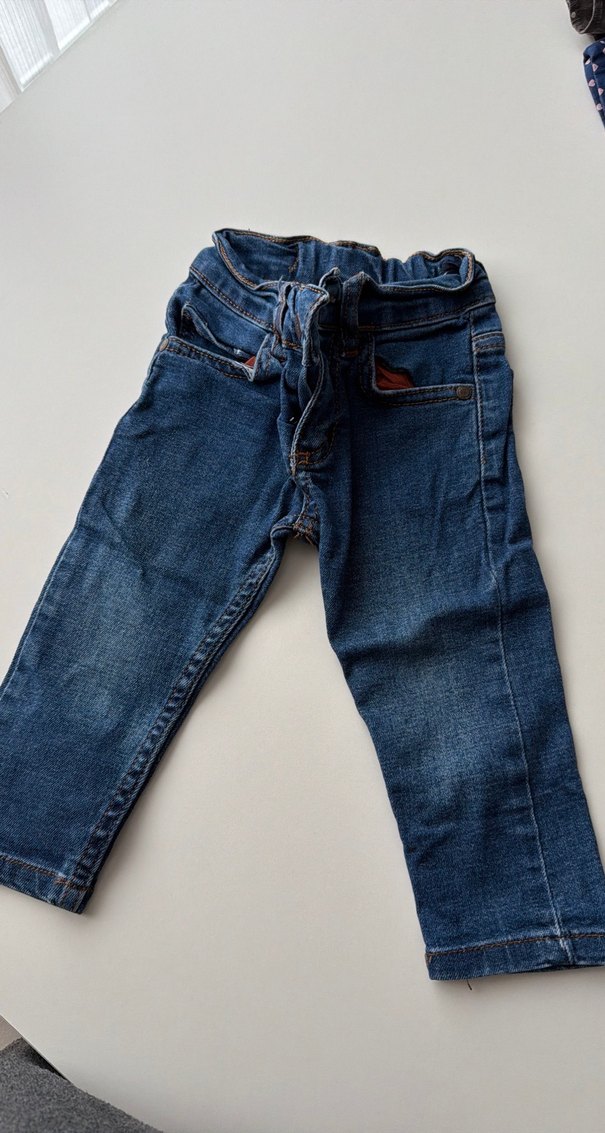 Erkek Çocuk Mavi Kemerli Dar Kesim Kot Pantolon - Görsel 2