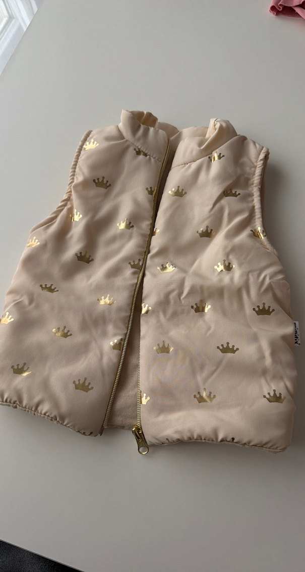 Kız Çocuk Bej Kürklü Nakışlı Yelek - Görsel 3
