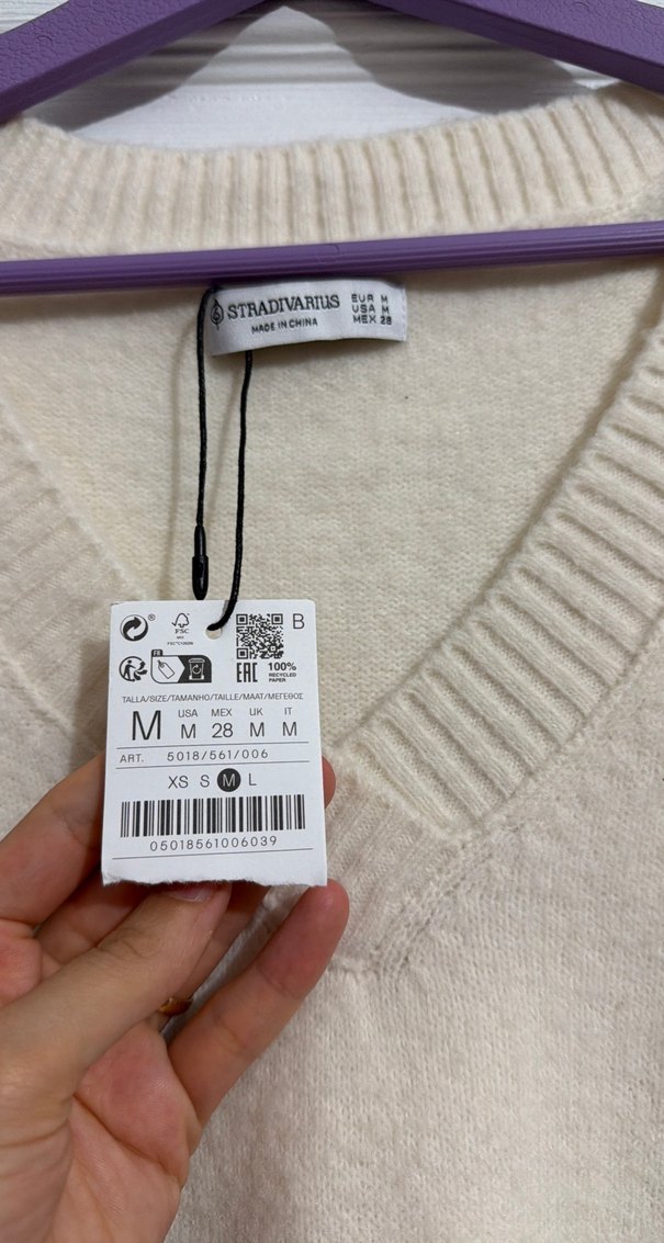 Ekru V Yaka Örgü Yün Kadın Kazak - Görsel 5