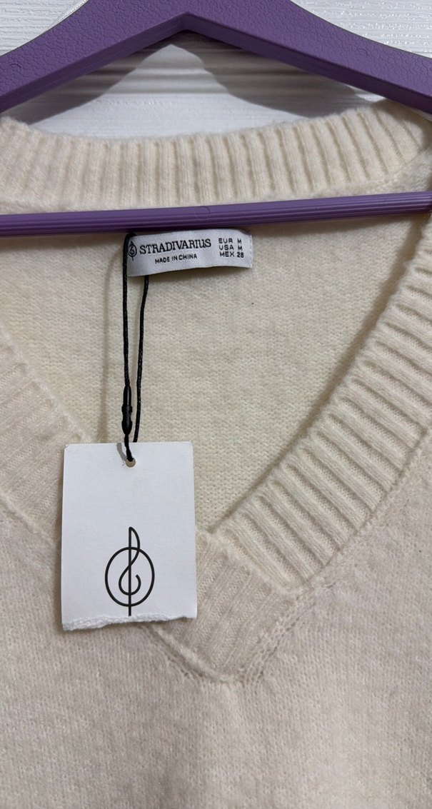 Ekru V Yaka Örgü Yün Kadın Kazak - Görsel 4