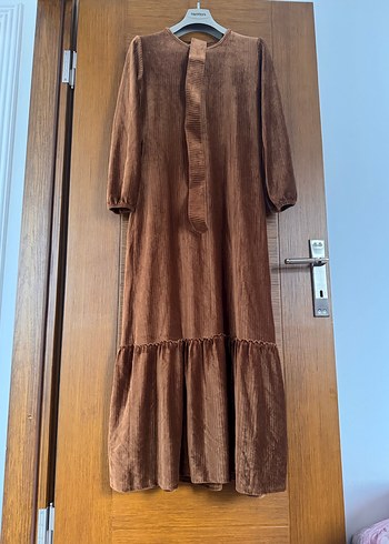 Uzun Kollu Kahverengi Pilili Kadın Elbise - Görsel 2