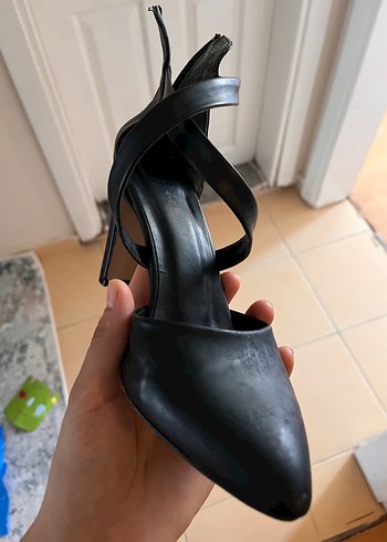Siyah Deri Tokalı Stiletto Topuklu Kadın Ayakkabı
