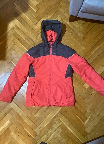 12-13 Yaş Beden Decathlon mont iyi durumdadır 