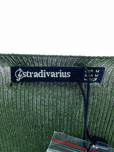 m Beden haki Renk Stradivarius T-shirt %70 İndirimli.