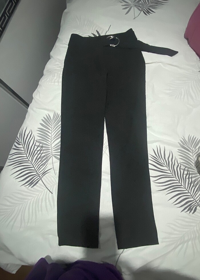 Trendyol Kemer Detaylı Siyah Pantolon - Görsel 2